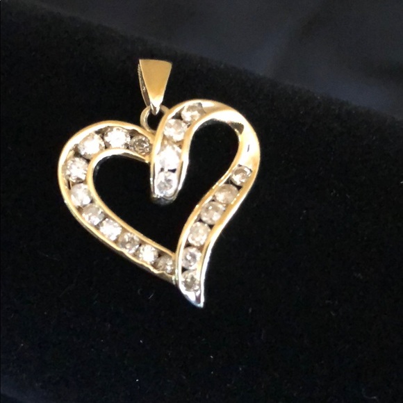 Jewelry - 🎉HP🎉Genuine Diamonds set in 10K Gold